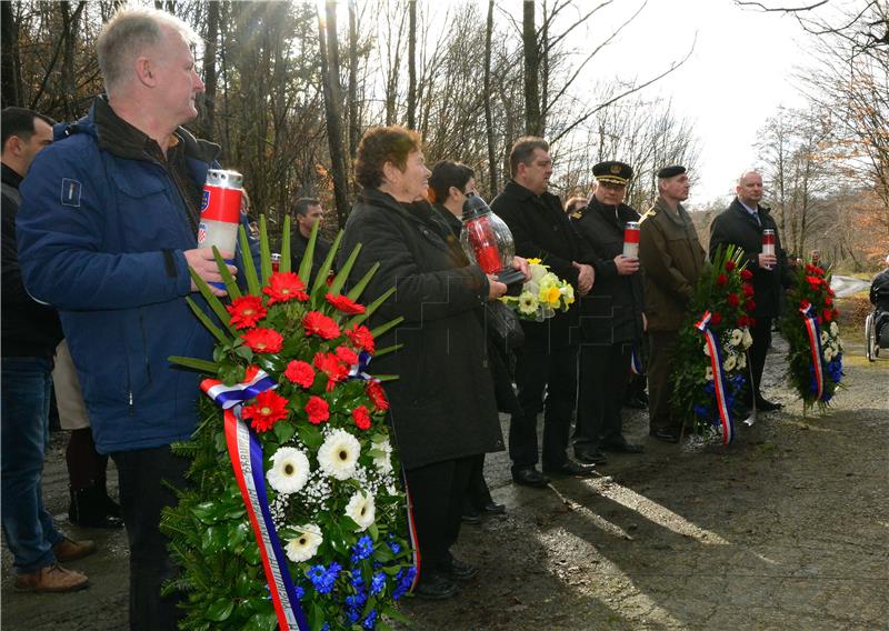 U mjestu Širinci održana prigodna komemoracija u spomen na 17 poginulih branitelja i vojnu akciju "Širinci 92"