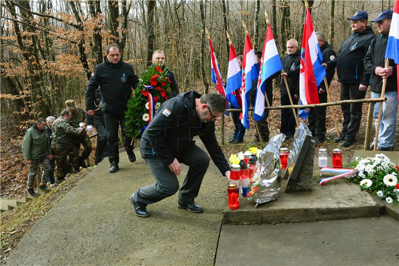 U mjestu Širinci održana prigodna komemoracija u spomen na 17 poginulih branitelja i vojnu akciju "Širinci 92"