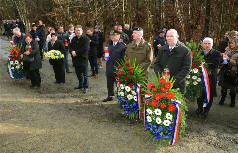 U mjestu Širinci održana prigodna komemoracija u spomen na 17 poginulih branitelja i vojnu akciju "Širinci 92"