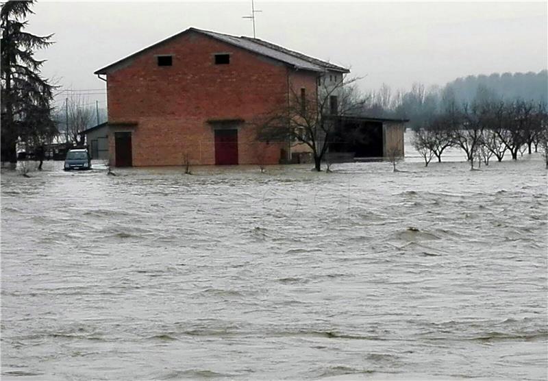 U Francuskoj još dvije žrtve oluje, nestao vatrogasac 