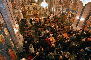 Karlovac: Pravoslavni vjernici na Badnjak se okupili na liturgiji u crkvi sv. Nikole