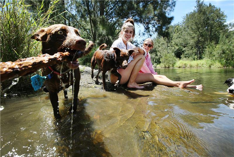 AUSTRALIA HOT WEATHER