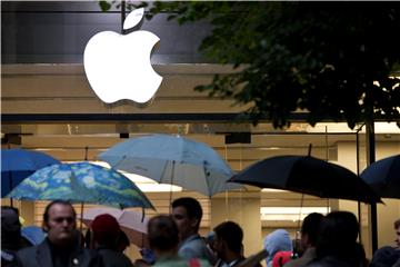 (FILE) SWITZERLAND APPLE STORE