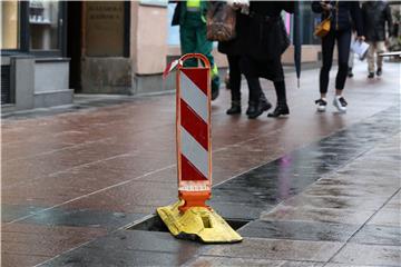 Nestali poklopci šahtova u Preradovićevoj ulici u Zagrebu