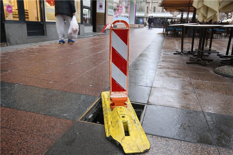 Nestali poklopci šahtova u Preradovićevoj ulici u Zagrebu