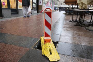 Nestali poklopci šahtova u Preradovićevoj ulici u Zagrebu