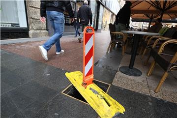 Nestali poklopci šahtova u Preradovićevoj ulici u Zagrebu