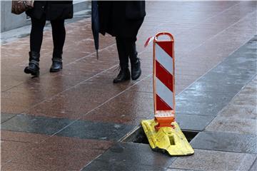 Nestali poklopci šahtova u Preradovićevoj ulici u Zagrebu