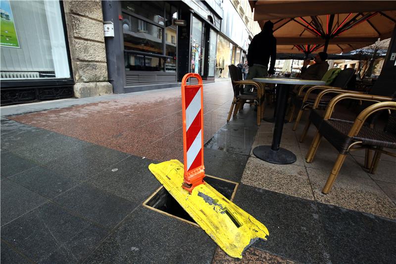 Nestali poklopci šahtova u Preradovićevoj ulici u Zagrebu