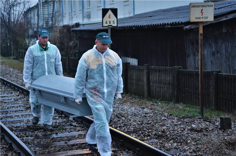 U naletu vlaka u Karlovcu smrtno stradao muškarac