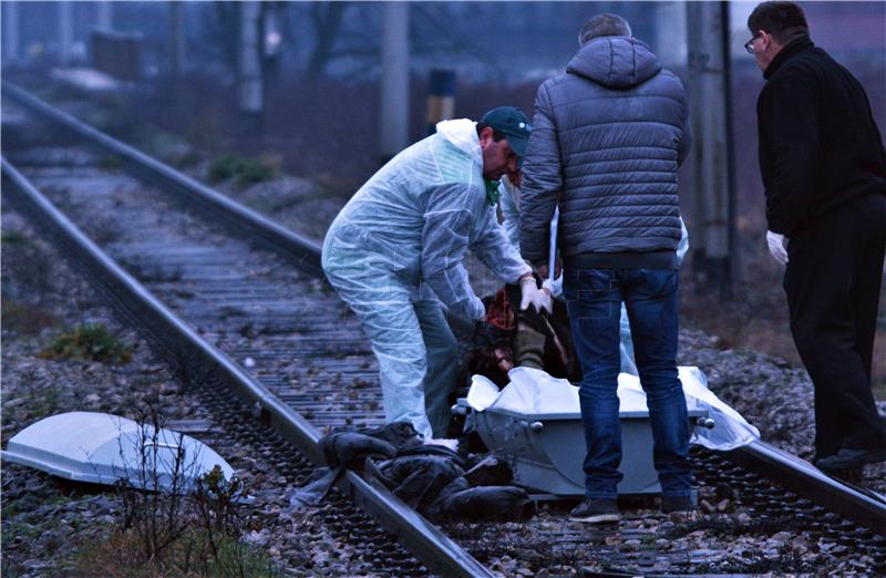 U naletu vlaka u Karlovcu smrtno stradao muškarac