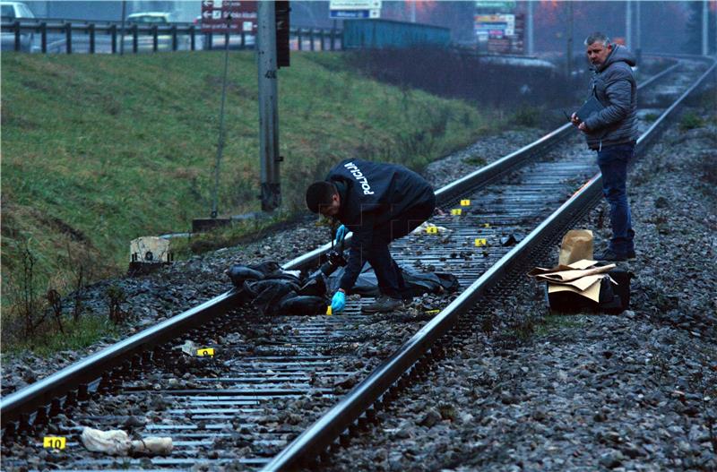 U naletu vlaka u Karlovcu smrtno stradao muškarac