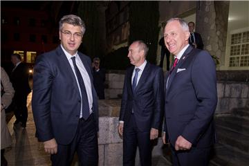 Plenković posjetio Oparu u Banovini