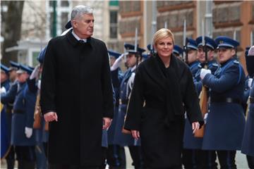 Sarajevo: Prosvjed protiv posjeta Grabar-Kitarović privukao tek desetak sudionika