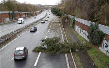 Troje mrtvih u oluji u Nizozemskoj, orkan pogodio i Njemačku