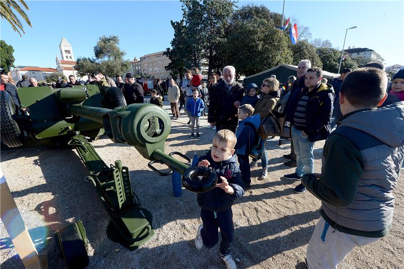 Zadar: Otvorena izložba vojne opreme i naoružanja OSRH