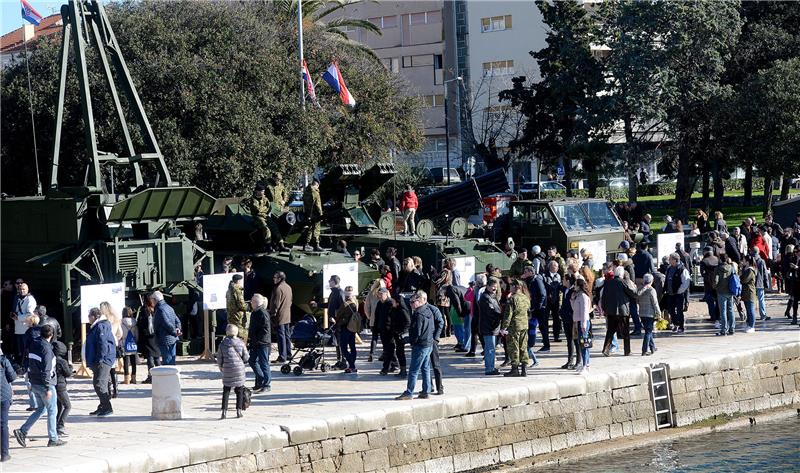 Zadar: Otvorena izložba vojne opreme i naoružanja OSRH