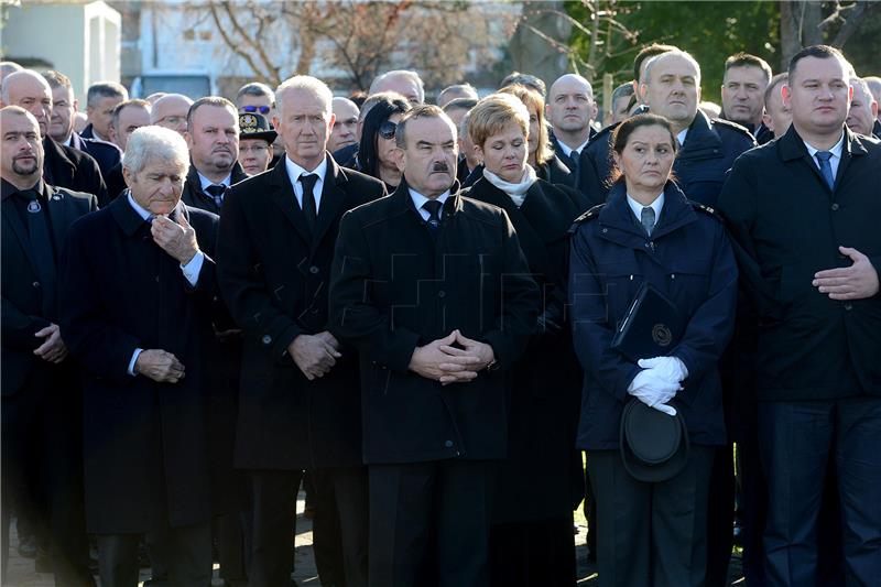 Zadar: Paljenje svijeća povodom 25. obljetnice VRO Maslenica '93