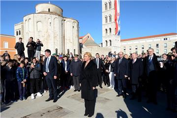 Predsjednica Grabar-Kitarović na obljetnici VRO Maslenica obišla postrojbe s ratnim zastavama