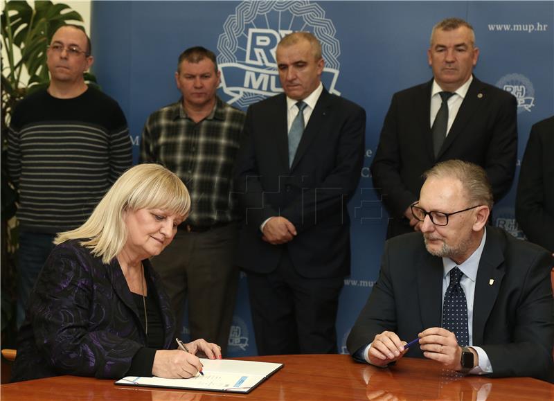 Contracts inked with Croatian companies for procurement of police uniforms