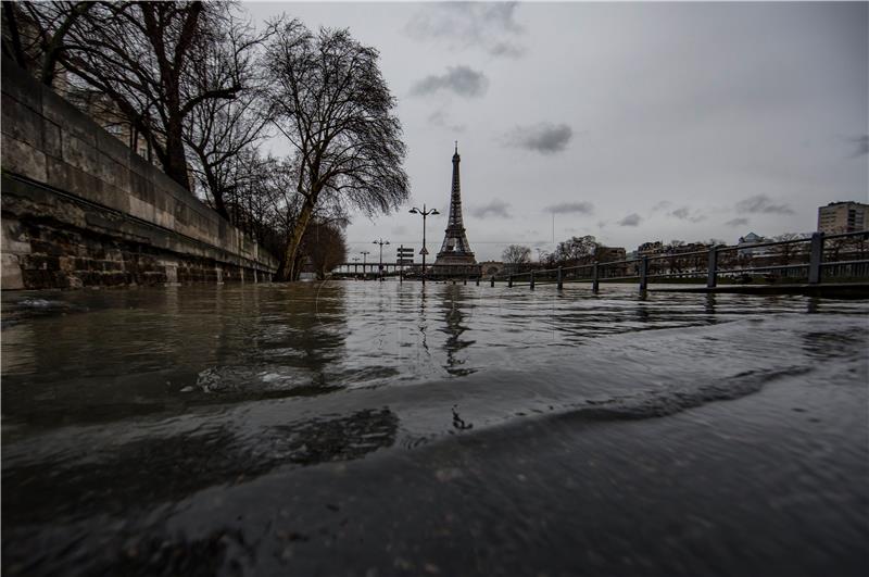 FRANCE PARIS WEATHER FLOOD