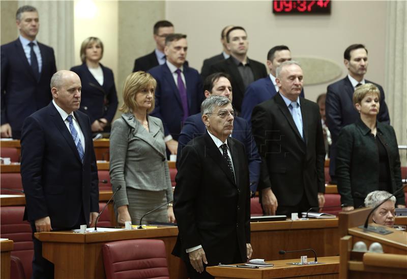 Parliament holds minute's silence for Holocaust victims