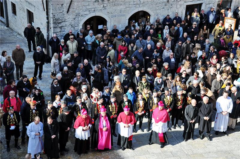 Lodama počele tradicionalne Tripundanske svečanosti u Kotoru