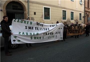 Prosvjedni performans Zelene akcije i udruge UZOR 