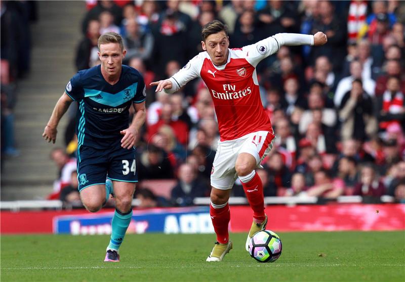 Mesut Özil produžio ugovor sa Arsenalom