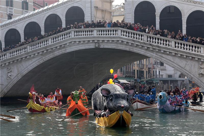 Tisuće se okupile za venecijanski "let anđela"