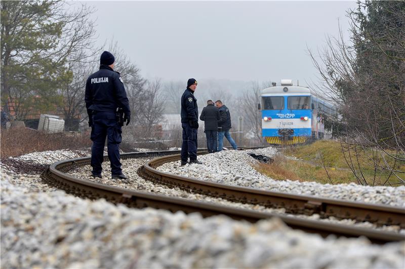 Vlak u Mađarevu naletio na 8-godišnjaka dok je hodao puteljkom uz prugu