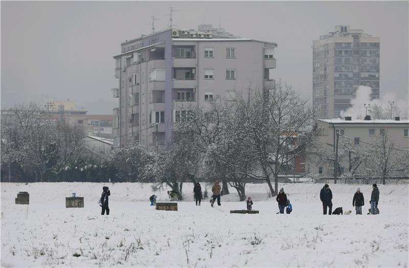 Snijeg zabijelio Zagreb