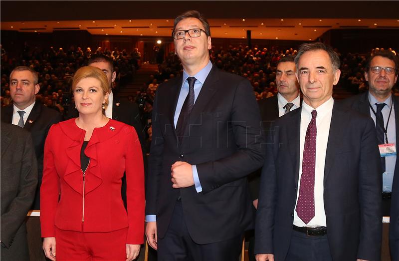 Vučić i Grabar-Kitarović nazočili skupštini Srpskog narodnog vijeća