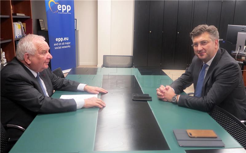 Croatian PM and EPP President discuss issues pertaining to EU, Bosnia's election system