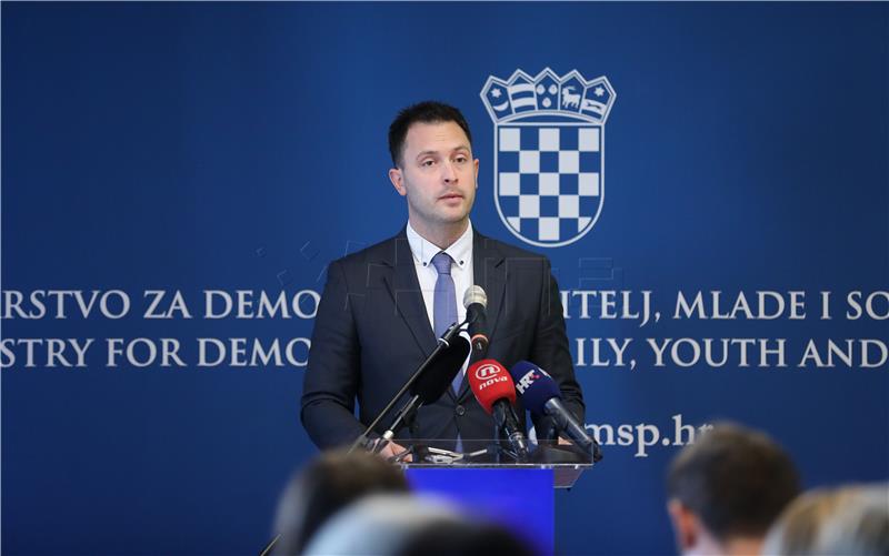 Državni tajnik Strmota podnio ostavku pred iznenađenom ministricom Murganić