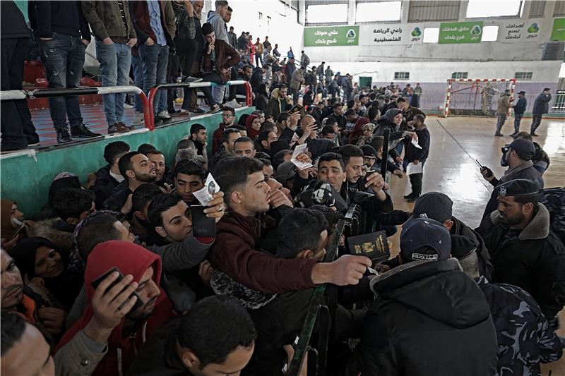 MIDEAST PALESTINIANS EGYPT RAFAH CROSSING