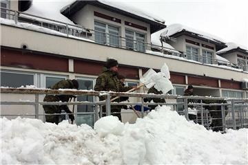 Hrvatska vojska pomaže civilima u Lici