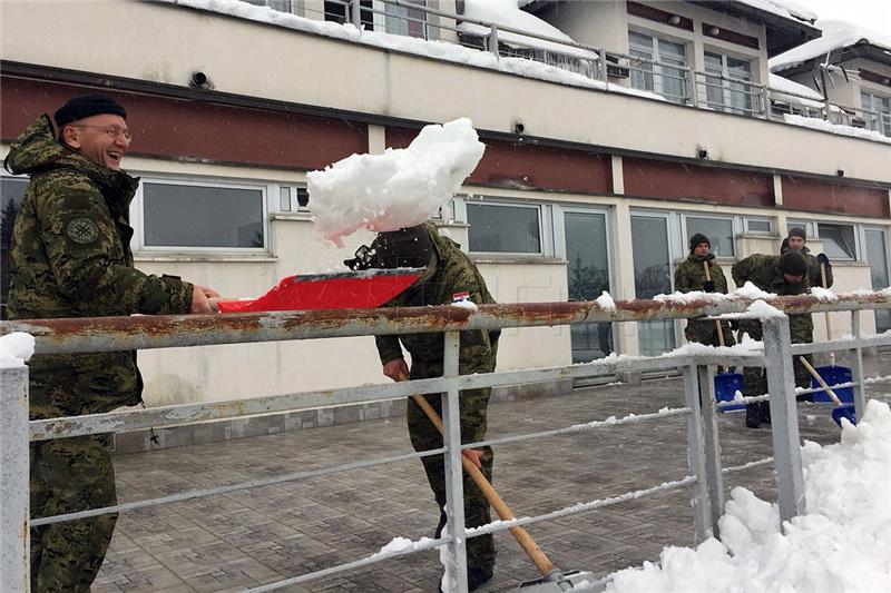 Hrvatska vojska pomaže civilima u Lici