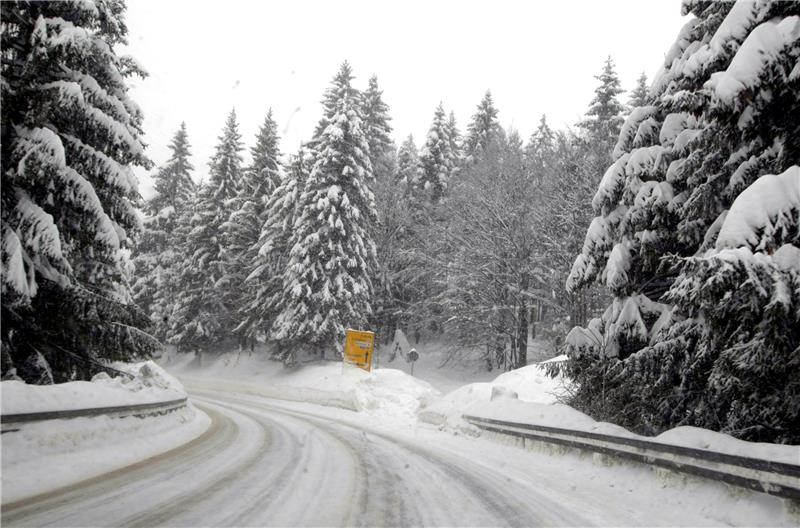 U BiH ledeni val "snizio" temperature do -21 stupanj, otežan promet