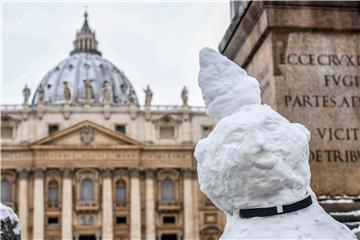 ITALY VATICAN WEATHER SNOW