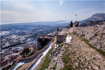 Snow at the fortress of Klis