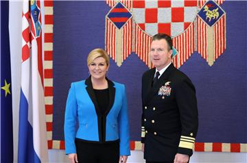 Grabar-Kitarović razgovarala o sigurnosnim pitanjima s NATO-vim viceadmiralom