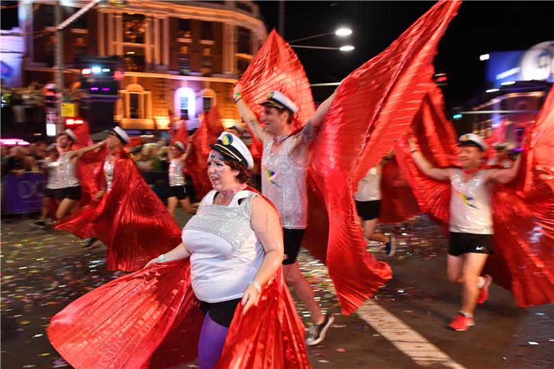 Deseci tisuća ljudi u povorci Mardi Gras u Sydneyu