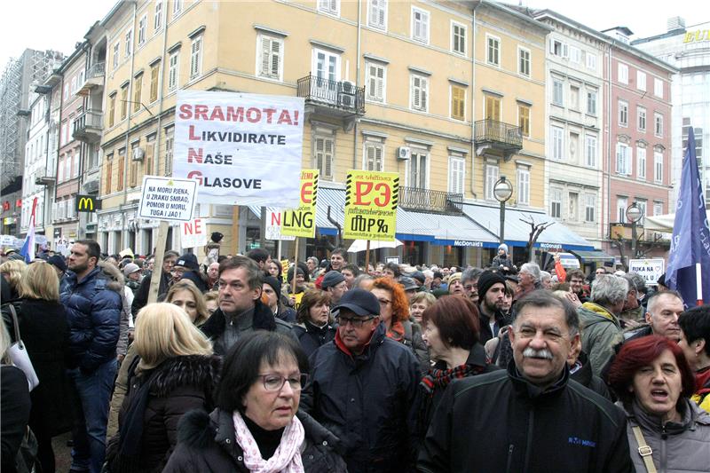 Several thousand people protest against floating LNG terminal