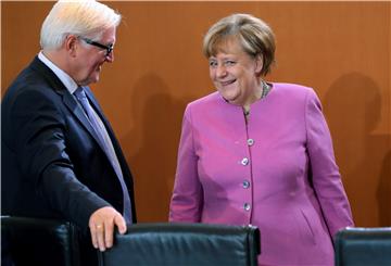 Steinmeier će u ponedjeljak preporučiti Merkel za četvrti mandat 