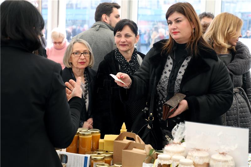 Otvoren sajam "Hrvatski otočni proizvod" na Trgu bana Jelačića