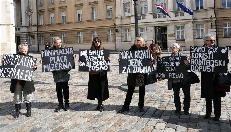 Prosvjedna akcija "Blagajnica hoće ići na more!"