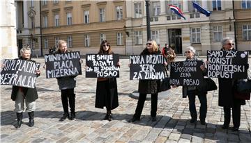 Prosvjedna akcija "Blagajnica hoće ići na more!"