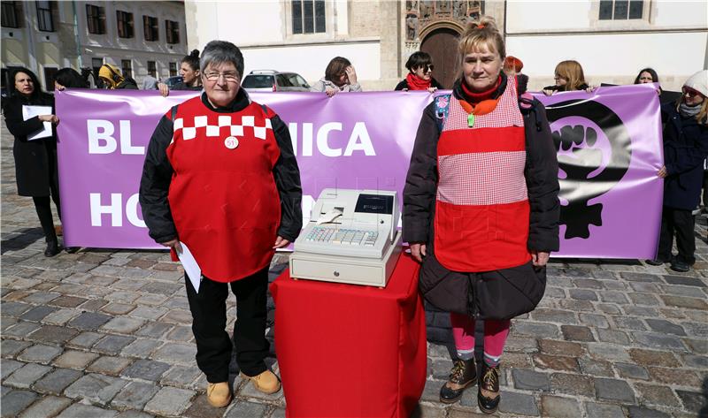 Prosvjedna akcija "Blagajnica hoće ići na more!"