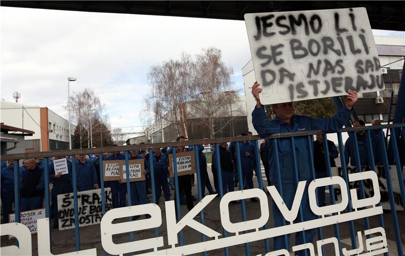 Dalekovod workers walk out on strike